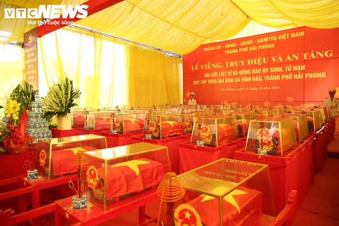 Trong cuộc kháng chiến chống thực dân Pháp, khu vực Mả Chìa từng là nơi thực dân Pháp lập bốt Mai Sơn, sát hại nhiều cán bộ du kích và chiến sĩ cách mạng. Nơi đây từng được người dân gọi bằng cái tên đau thương “cối xay thịt”, ghi dấu những mất mát, hy sinh trong phong trào đấu tranh cách mạng trên tuyến Đường 10. Trải qua hơn 75 năm, Nhân dân địa phương vẫn gìn giữ ký ức về những người đã ngã xuống. Trong quá trình khai hoang, cải tạo đồng ruộng, khi phát hiện hài cốt, người dân đã cẩn thận cất bốc, an táng và hương khói. 