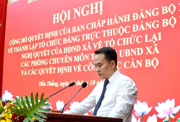 Bí thư Đảng ủy, Chủ tịch HĐND xã Vũ Duy Hùng phát biểu tại hội nghị. Ảnh: PV