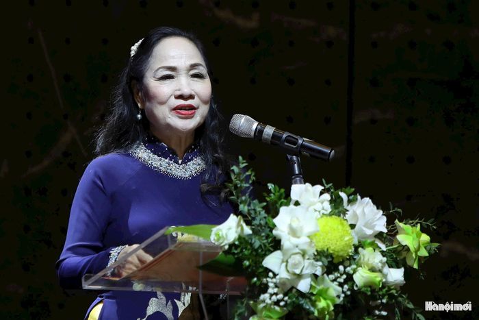NSND Trịnh Thúy Mùi, Phó Chủ tịch Liên hiệp các Hội Văn học nghệ thuật Việt Nam, Chủ tịch Hội Nghệ sĩ sân khấu Việt Nam phát biểu.