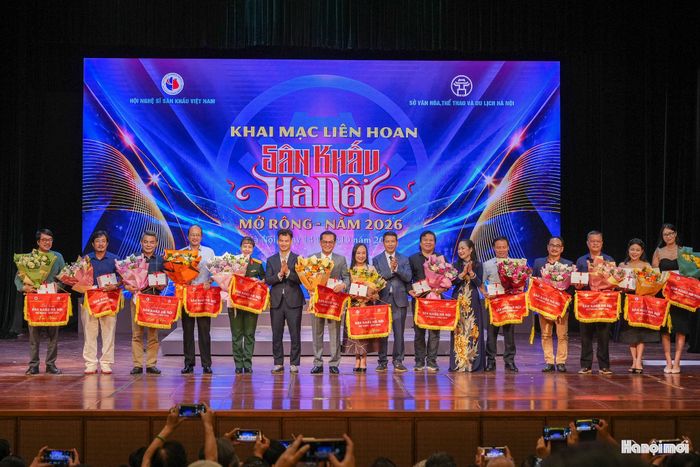 Liên hoan Sân khấu Hà Nội mở rộng năm 2026 quy tụ 15 đơn vị nghệ thuật đến từ Trung ương, Hà Nội, thành phố Hồ Chí Minh, Thái Nguyên và Hà Tĩnh, với 15 vở diễn thuộc các loại hình tuồng, chèo, cải lương, kịch nói, xiếc và kịch hát dân ca Nghệ Tĩnh.