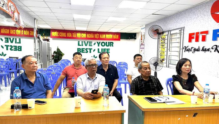 Các đại biểu tham gia trực tuyến tại nhà sinh hoạt cộng đồng của các tổ dân phố. Ảnh: PV