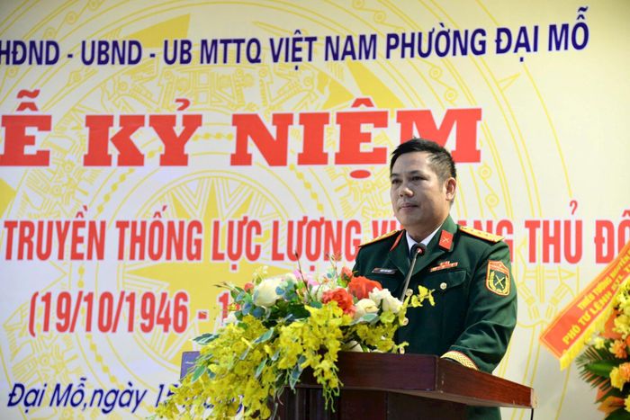 Thượng tá Khúc Văn Ngọc - Chính trị viên Phó ban Chỉ huy quân sự phường Đại Mỗ phát biểu tại buổi lễ. Ảnh: Trang Linh