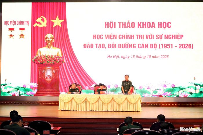Đoàn chủ tịch điều hành Hội thảo. Ảnh: MT