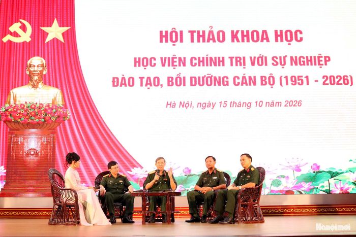 Phiên trao đổi bàn tròn. Ảnh: MT
