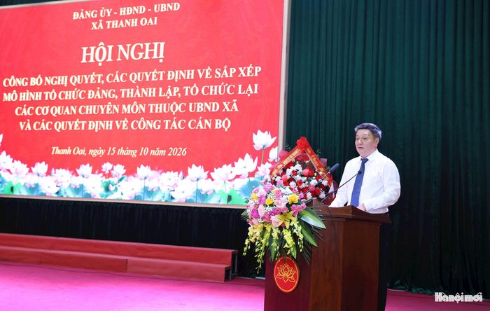 Đồng chí Bùi Hoàng Phan, Bí thư Đảng ủy, Chủ tịch HĐND xã Thanh Oai phát biểu chỉ đạo tại hội nghị. Ảnh: Mai Quý