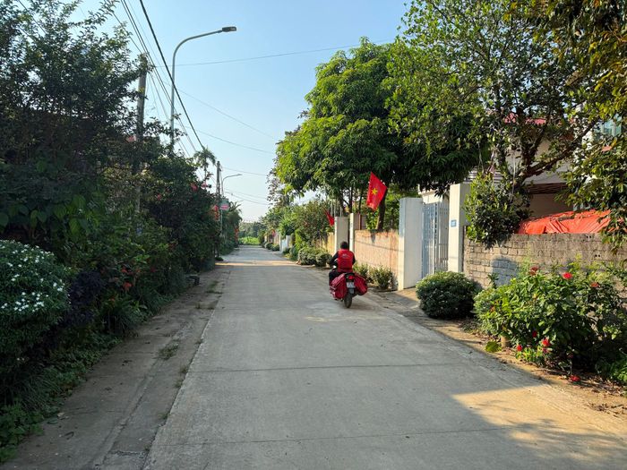 Khu dân cư đã hình thành, nhưng người dân vẫn trăn trở về việc cấp giấy chứng nhận quyền sử dụng đất. Ảnh: MT