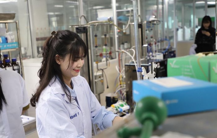 Kỹ sư của Trung tâm Kỹ thuật Tiêu chuẩn Đo lường Chất lượng 1 (QUATEST 1). Ảnh: PV
