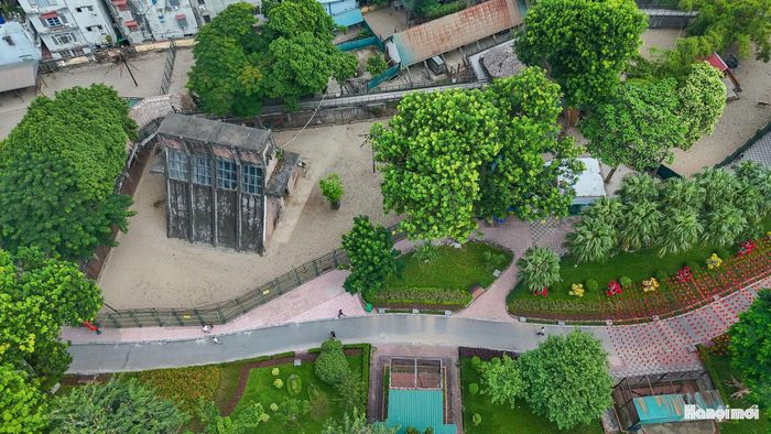 Trong tổng thể không gian công viên, sự kết hợp giữa mặt nước, cây xanh và khu nuôi thú tạo nên một điểm đến có chức năng sinh thái, giáo dục và giải trí.