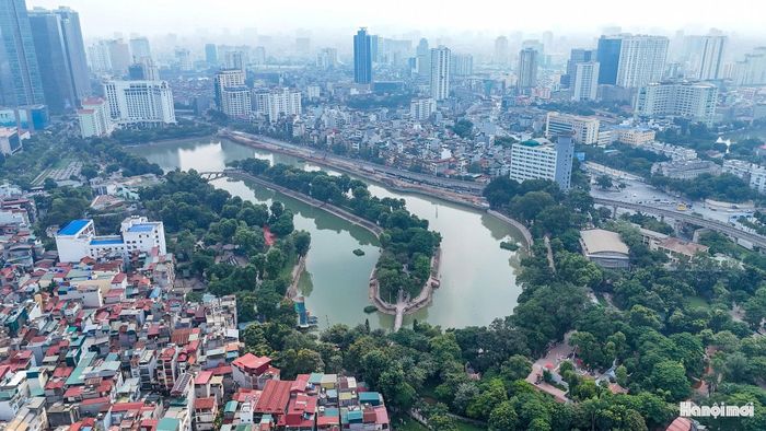 Nằm trên địa bàn phường Giảng Võ, khu vực nghiên cứu quy hoạch Công viên Thủ Lệ có diện tích gần 19ha, tiếp giáp các tuyến đường Đào Tấn, Kim Mã - Cầu Giấy, Nguyễn Văn Ngọc, đường Bưởi và sông Tô Lịch. Vị trí này giúp công viên trở thành một điểm xanh đáng chú ý trong mạng lưới không gian công cộng của Hà Nội.