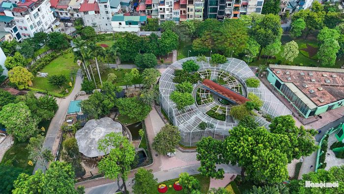 Khoảng 30% diện tích còn lại, tương đương 5,4ha, được định hướng dành cho khu nuôi dưỡng và trưng bày động vật, với việc kiểm soát ra vào, bảo đảm an toàn và bố trí thời gian nghỉ ngơi cho động vật.