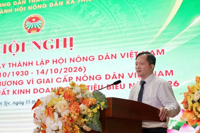 Phó Chủ tịch Hội Nông dân thành phố Trương Văn Nhung phát biểu tại hội nghị. Ảnh: PV