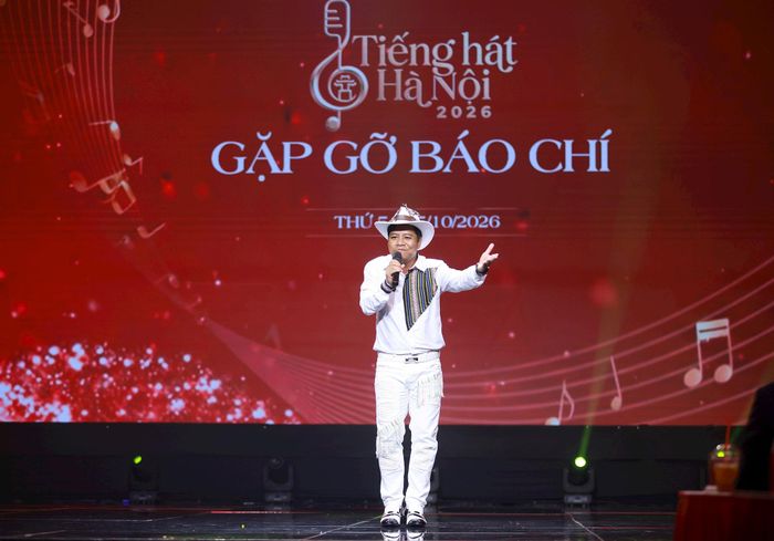 NSƯT Ploong Thiết, giải Ba Tiếng hát truyền hình Hà Nội năm 2002. Ảnh: Văn Tuyến