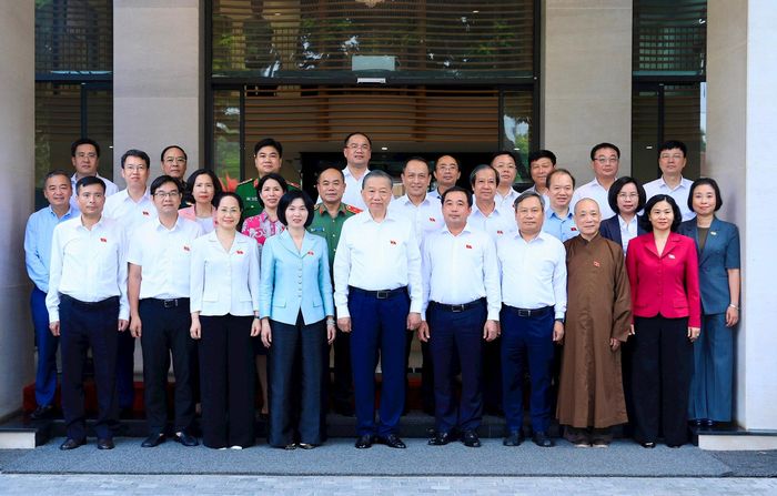 Tổng Bí thư, Chủ tịch nước Tô Lâm và các đại biểu Quốc hội Đoàn thành phố Hà Nội. Ảnh: Quang Thái