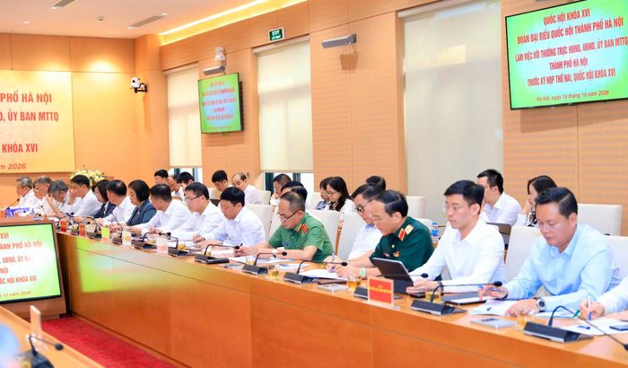 Các đại biểu dự buổi làm việc. Ảnh: Quang Thái