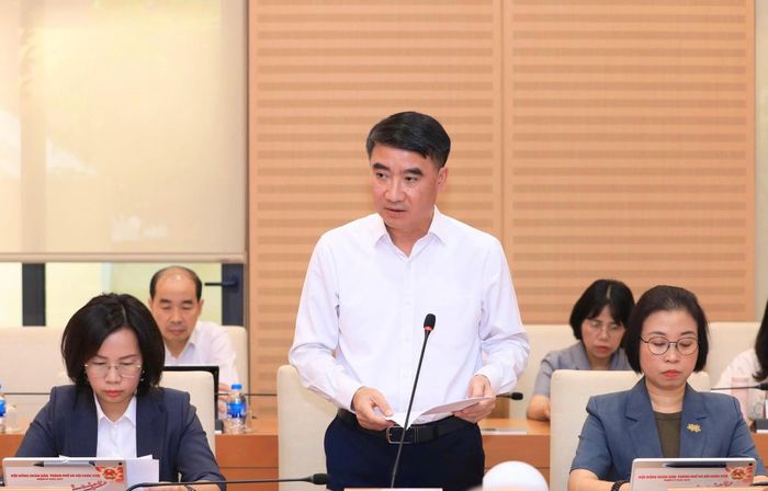 Phó Chủ tịch UBND thành phố Hà Nội Nguyễn Xuân Lưu báo cáo tại buổi làm việc. Ảnh: Quang Thái