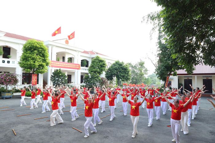 Thể dục thường xuyên giúp người cao tuổi duy trì sức khỏe xương khớp. Ảnh: Kim Thoa