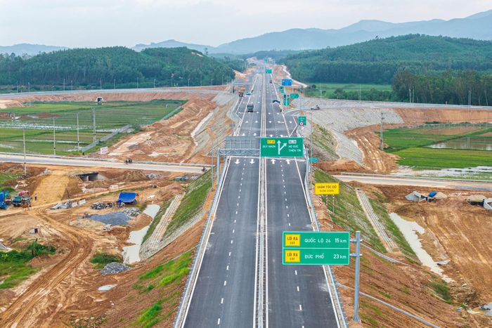 Trong 9 tháng, cả nước hoàn thành, đưa vào khai thác 395km đường bộ cao tốc. Ảnh: PV