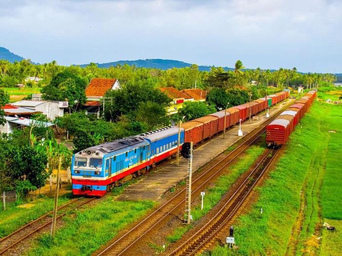 Bộ Xây dựng đặt ra nhiều chỉ tiêu tăng trưởng trong quý IV-2026, trong đó có lĩnh vực vận tải, kho bãi. Ảnh: PV