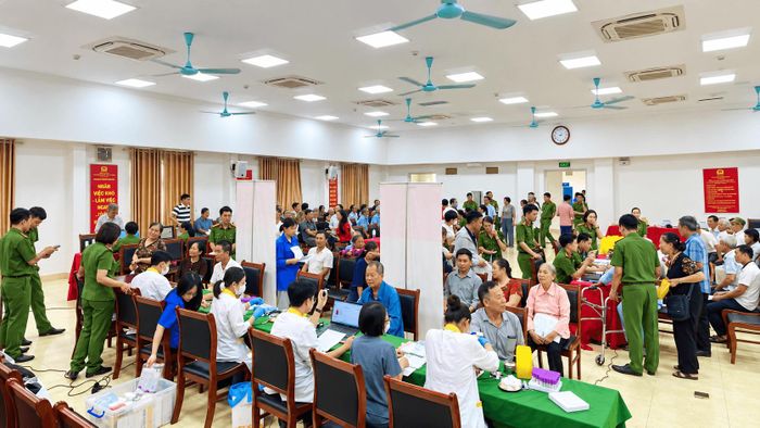 Đợt 2 thu nhận mẫu ADN tại xã Ô Diên, tiếp tục mở ra hy vọng tìm lại danh tính cho các liệt sĩ chưa xác định được thông tin. Ảnh: Thu Hiền