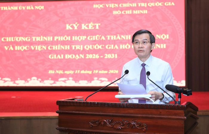 PGS.TS Đoàn Minh Huấn, Giám đốc Học viện Chính trị quốc gia Hồ Chí Minh phát biểu tại hội nghị. Ảnh Quang Thái