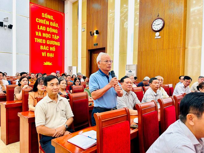 Ông Lê Văn Hiệu (Tổ dân phố số 26) có kiến nghị. Ảnh: Trần Oanh.