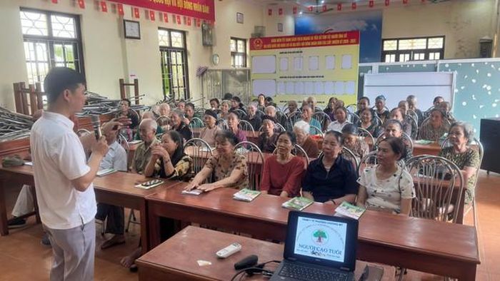 Hình ảnh tại buổi truyền thông kiến thức, kỹ năng chăm sóc sức khỏe cho người cao tuổi trên địa bàn phường Chương Mỹ, Hà Nội. Ảnh: Mai Anh