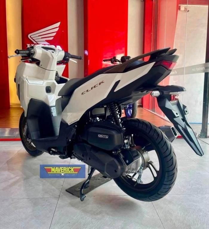 Cung cấp sức mạnh cho Click125 Smart Edition White là động cơ 125 cc