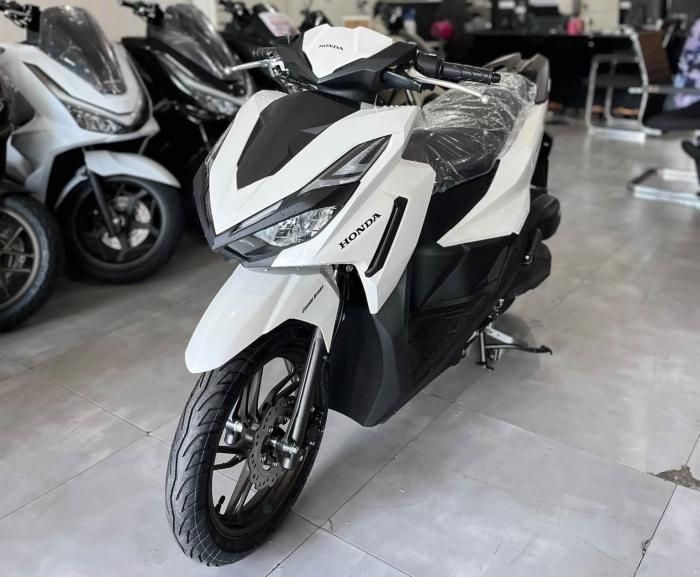 Click125 Smart Edition White được Honda giới thiệu trong dịp kỷ niệm cột mốc sản xuất chiếc xe thứ 10 triệu của Honda tại thị trường địa phương.