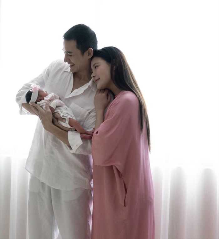 Trước đó, vào ngày 10/10, vợ chồng Thúy Diễm - Lương Thế Thành hạnh phúc báo tin đã đón con thứ hai chào đời, thu hút sự quan tâm của đồng nghiệp, khán giả cùng nhiều lời chúc mừng.