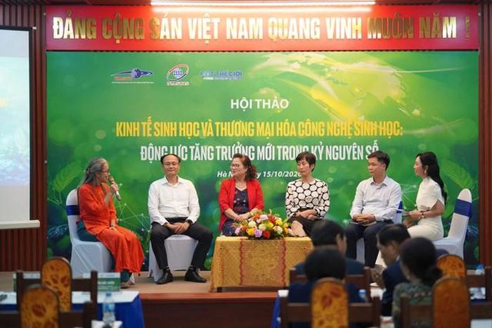 Tại Hội thảo, các tham luận từ đại diện cơ quan quản lý Nhà nước, Viện nghiên cứu, Doanh nghiệp cũng được trình bày, tập trung vào các nội dung trọng tâm nhằm phân tích toàn diện bức tranh kinh tế sinh học. Ảnh: Hà Tuấn