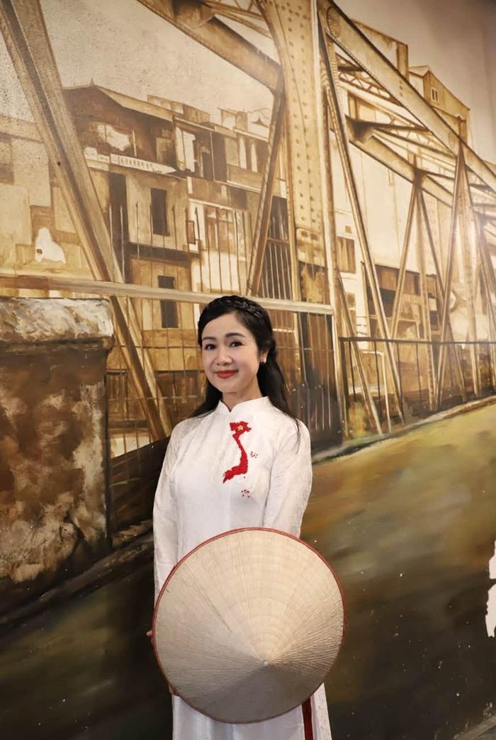 Ở tuổi U60, NSND Thu Hà được nhận xét chị trẻ hơn tuổi thật. Tuy nhiên, nữ nghệ sĩ không quá đặt nặng chuyện níu giữ thanh xuân. 