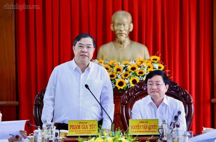 Phó Thủ tướng Thường trực yêu cầu tỉnh Tây Ninh giữ vững đà tăng trưởng, phấn đấu đạt cận trên mục tiêu năm 2026 là 10,5% và cao hơn. Ảnh: chinhphu.vn/Phương Nguyên