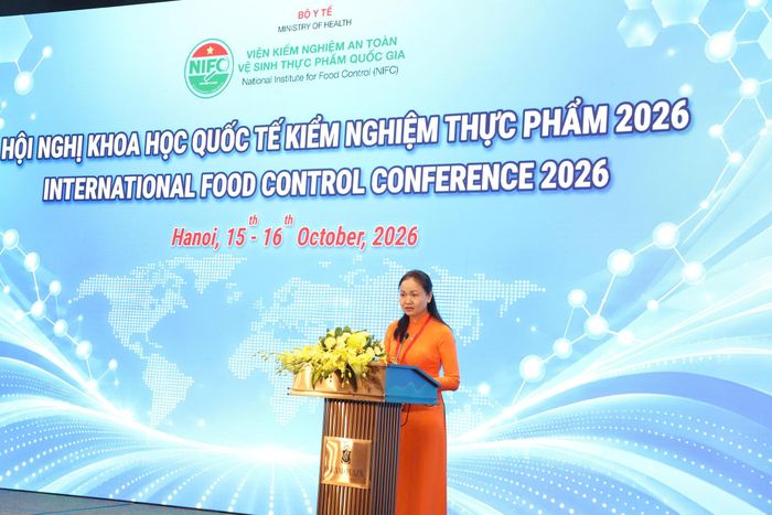 PGS.TS. Lê Thị Hồng Hảo, Viện trưởng Viện Kiểm nghiệm an toàn vệ sinh thực phẩm Quốc gia phát biểu. Ảnh: Thanh Hoàn
