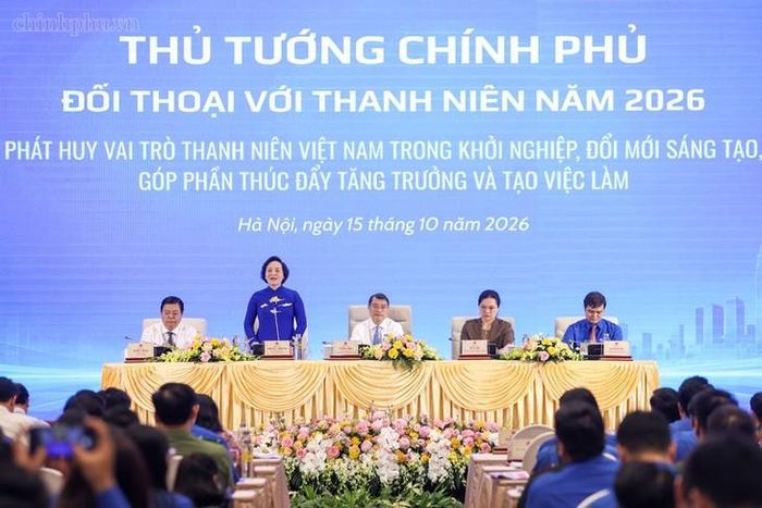 Thủ tướng Chính phủ Lê Minh Hưng, Phó Thủ tướng Phạm Thị Thanh Trà cùng lãnh đạo các bộ, ngành đối thoại với thanh niên. Ảnh: chinhphu.vn/Nhật Bắc
