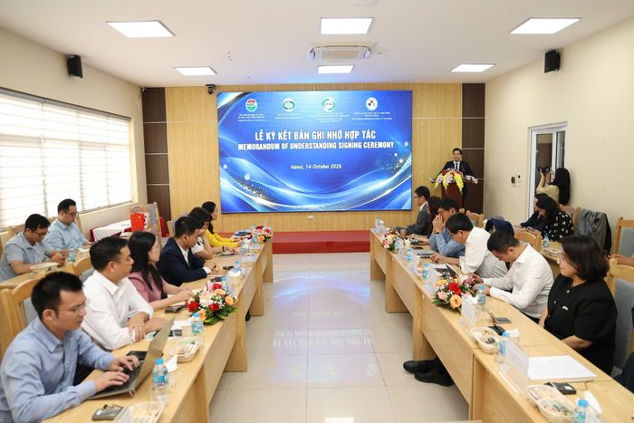 Quang cảnh buổi ký kết giữa các bên. Ảnh: Trần Minh