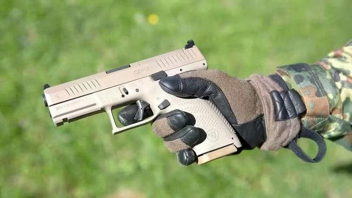 Khẩu súng mới sẽ được cung cấp với màu nâu đất (Flat Dark Earth) bởi vì Bundeswehr tin rằng lớp phủ này, cùng với những tác dụng khác, sẽ làm giảm khả năng phát tia hồng ngoại của vũ khí.