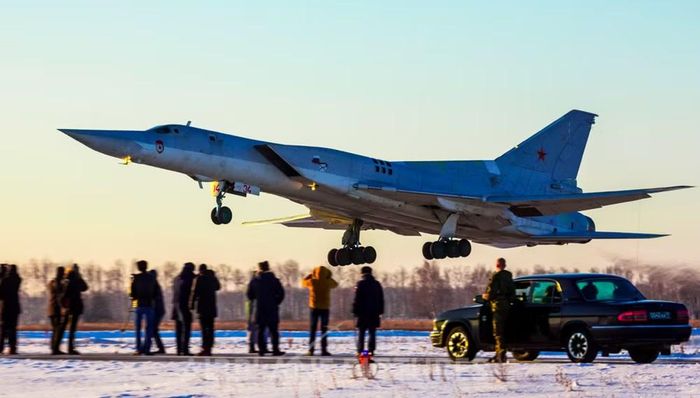 Rostec cũng cho biết hệ thống điện tử hàng không của Tu-22M3M được thống nhất với các hệ thống tương ứng trên oanh tạc cơ chiến lược Tu-160M ở một số hạng mục.