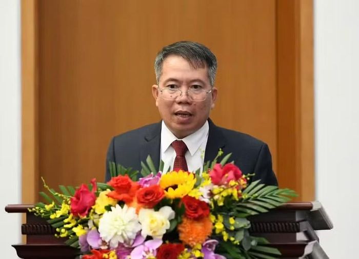 Phó Chủ nhiệm Văn phòng Quốc hội Nguyễn Văn Hiển thông tin tại buổi họp báo