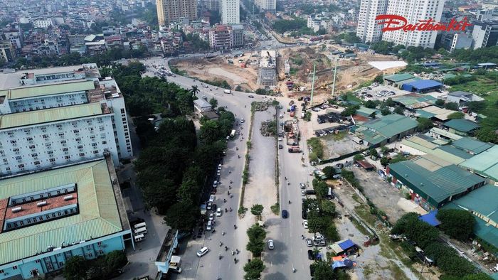 Theo thiết kế, dự án gồm cầu vượt trực thông kết hợp nút giao dạng đảo vòng xuyến, cùng hệ thống hạ tầng kỹ thuật, vỉa hè và cây xanh. Khi hoàn thành, công trình được kỳ vọng góp phần tổ chức lại dòng phương tiện qua khu vực, giảm xung đột giao thông tại nút giao.