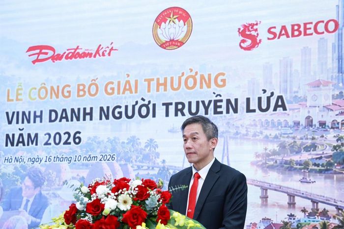 Ông Lester Tan, Tổng Giám đốc SABECO phát biểu tại Lễ công bố Giải thưởng “Vinh danh Người truyền lửa” năm 2026. Ảnh: Quang Vinh.