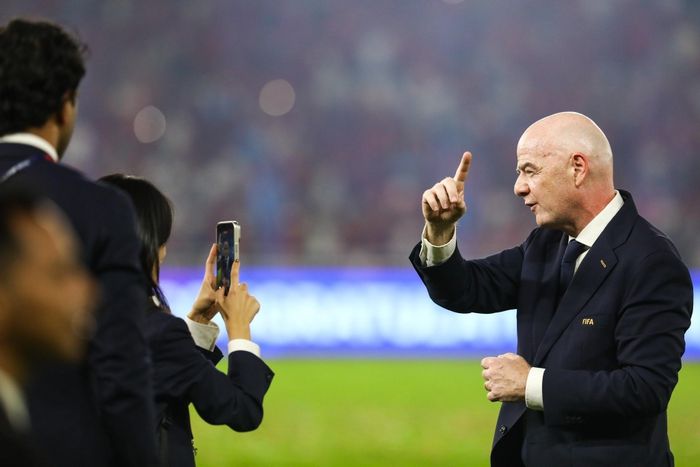Mỗi khi Infantino tới một sự kiện, ông lại được đồng hành bởi các ê-kíp ảnh, video khác nhau. Ảnh: Minh Chiến.