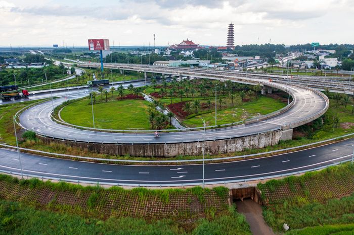 Theo kế hoạch, tuyến chính dự kiến thông xe kỹ thuật ngày 31/10, trước khi toàn bộ dự án được đưa vào khai thác sử dụng ngày 31/12.
