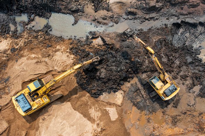 Ở giai đoạn 1, đường 25C được đầu tư với nền đường rộng 45 m, gồm hai phần đường chính rộng tổng cộng 32 m, dải phân cách giữa rộng 5 m và hai bên lề đất rộng tổng cộng 8 m.