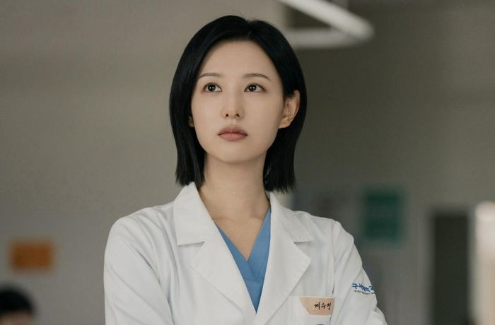 Hình ảnh của Kim Ji Won trong phim mới. Ảnh: SBS.