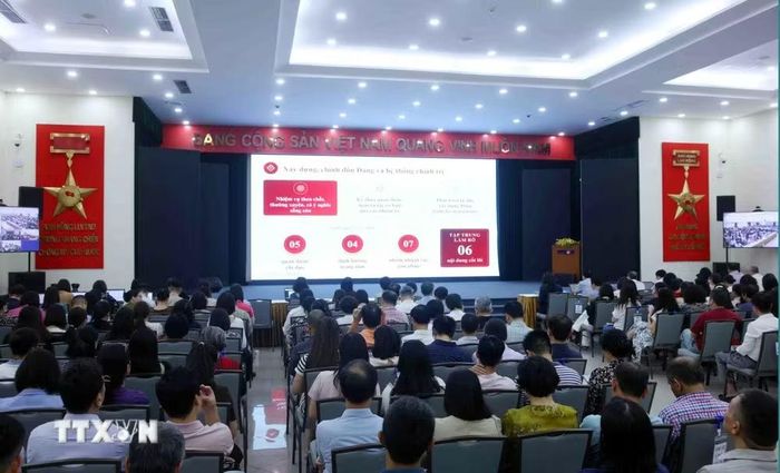  Đảng viên thuộc Đảng bộ Thông tấn xã Việt Nam tham dự Hội nghị trực tuyến tại điểm cầu trụ sở Thông tấn Quốc gia (5 Lý Thường Kiệt, Hà Nội). Ảnh: Phạm Kiên/TTXVN. 
