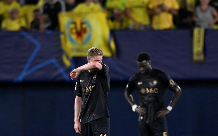 De Bruyne vừa ghi hai bàn vào lưới Frosinone khi McTominay chỉ vào sân từ ghế dự bị ở hiệp hai.