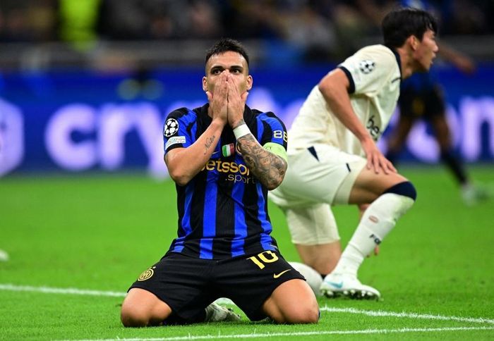  Tiền đạo Inter bác bỏ các thuyết âm mưu quanh thất bại trước Tây Ban Nha và thừa nhận đối thủ xứng đáng hơn trong trận tranh chức vô địch. 