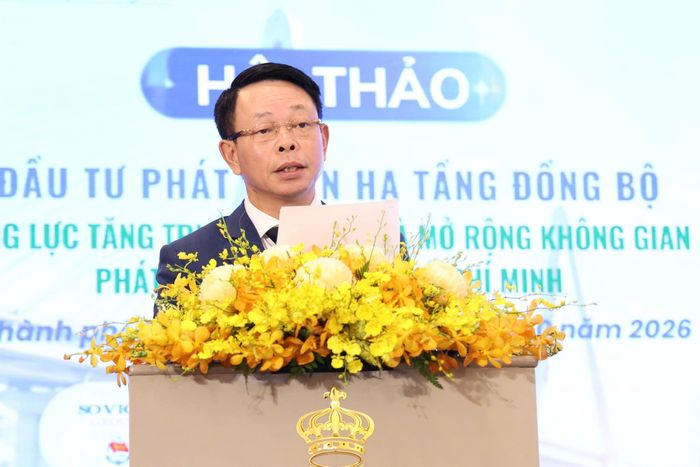  Tổng Biên tập Báo Tiền Phong Phùng Công Sưởng phát biểu tại hội thảo. Ảnh: Nguyên Nguyên.