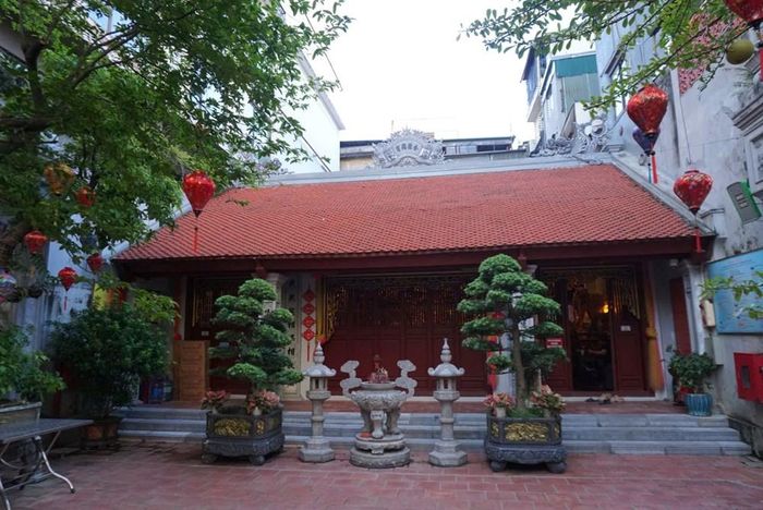 Không gian thờ tự đền Hỏa Thần