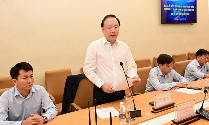 Cục trưởng Cục Quản lý và Phát triển thị trường trong nước Trần Hữu Linh phát biểu tại lễ ký kết